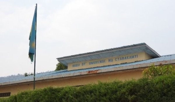 Nyanza: Abasore babiri batawe muri yombi bakekwaho kwica mugenzi wabo bari batahanye ubukwe