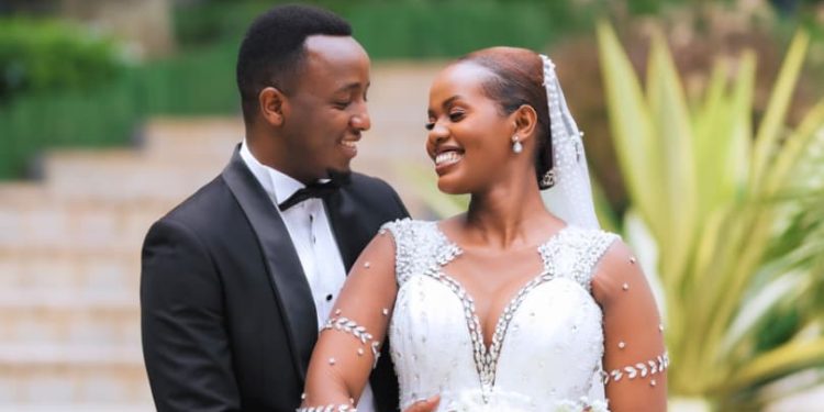 Umunyamakuru wa Televiziyo y’u Rwanda Paul Rutikanga yasezeranye n’umukunzi we kubana akaramata-Amafoto