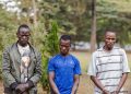 Polisi y’u Rwanda yerekanye abantu batatu bagaragaye mu mashusho batema umuturage