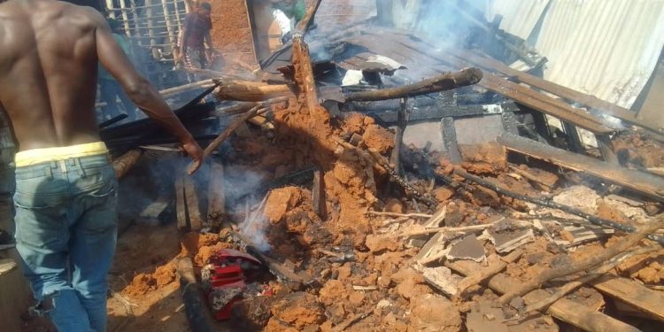 Rusizi: Umuturage waruherutse guhisha inzu niyo yari yarimukiyemo yahiye