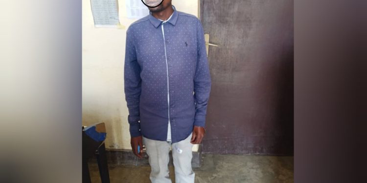 Rubavu: Umwarimu afunzwe akekwaho gutuburira ababyeyi n’abarimu bagenzi be