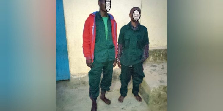 Nyamasheke: Abanyerondo baguye gitumo bagenzi babo 2 bari kwiba umuturage