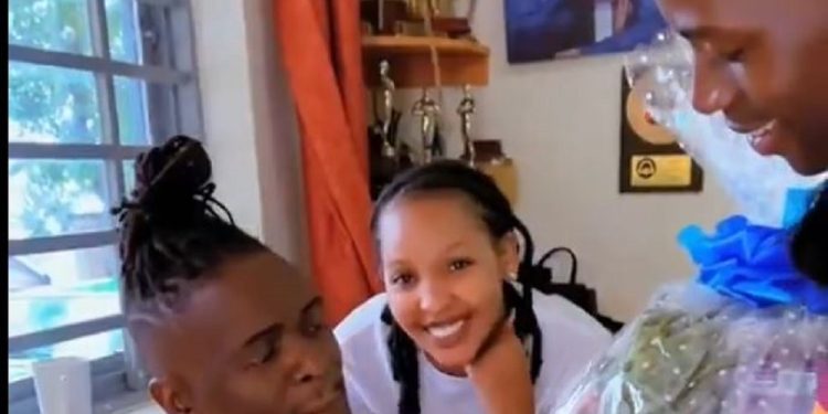 Weasel na Teta Sandra bongeye gukozanyaho[Video]