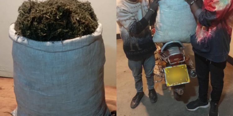Gasabo: Polisi yataye muri yombi abasore babiri bari batwaye kuri moto ibiro 28 by’urumogi