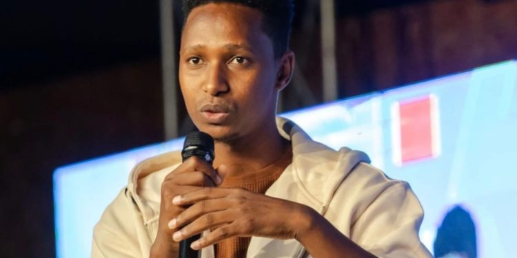 Israel Mbonyi yakiririye agakiza mu bwiherero bwo ku ishuri