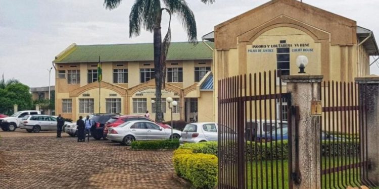 Muganga yasanze abakobwa barega umwana na Se ko babasambanyije babasimburanaho bakiri amasugi