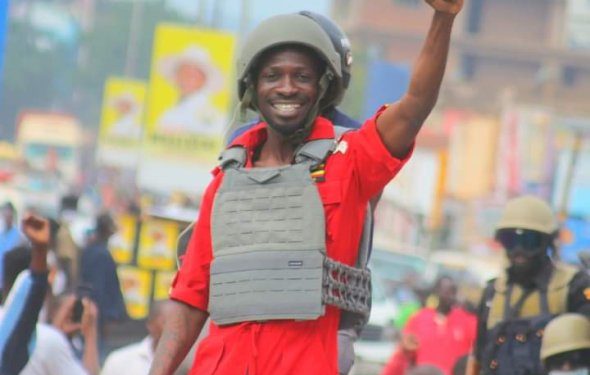 Bobi Wine yemereye abaturage igikoma cy’ubuntu nibaramuka bamutoye akayobora Uganda