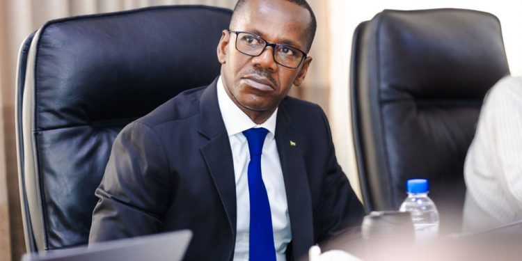Senateri Evode Uwizeyimana ntiyumva uburyo imbangukiragutabara zitwara abarwayi nta bwishingizi zifite