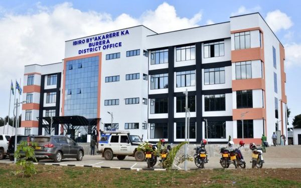 Burera: Polisi y’u Rwanda yataye muri yombi umugabo warumaze kwambutsa umupaka umufuka w’urumogi