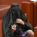 Australie: Umusenateri yahagaritswe mu Nteko ishingamategeko kubera kwambara umwambaro wa Islam izwi nka burka