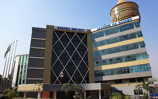 “Ufunze siwe ufungura” Abajura bari kwiba Abaturage bakabarusha uburakari