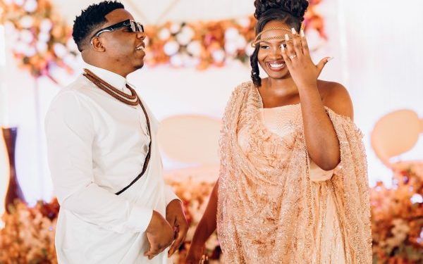 Mu birori byitabiriwe n’ibyamamare bitandukanye, Niyo Bosco yasabye anakwa umukunzi we Mukamisha Irene