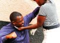 Rutsiro: Abagabo barembejwe n’inkoni bakubitwa n’abagore babo bafatanyije n’abana babyaranye