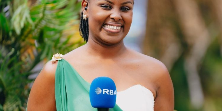 Umunyamakuru Gloria Mukamabano wari umaze imyaka 9 akorera RBA yasezeye