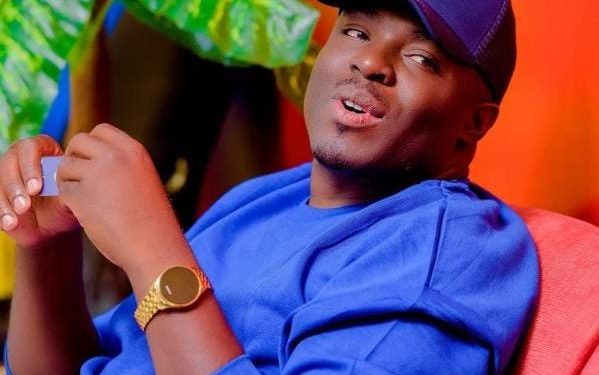 Umunyamakuru Uncle Austin wari umaze igihe kinini akorera Kiss FM yasezeye