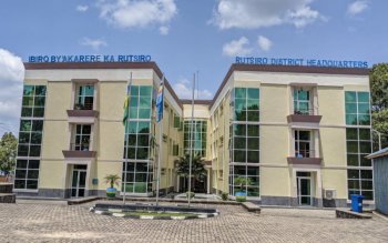 Rutsiro: Ubutaka bwaridutse bugwira inzu yari irimo abana baryamye bahasiga ubuzima