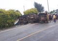 Nyamasheke: Fuso yaritwaye imyumbati yakoze impanuka igonga ‘Actros’ yariparitse