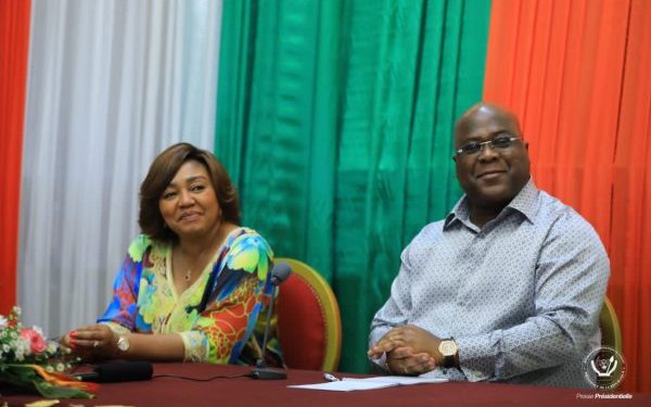 Umugore wa Perezida Félix Tshisekedi yasabye Abanye-Congo gusengera umugabo we
