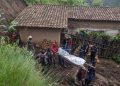 Iburengerazuba: Abantu bane bagwiriwe n’inzu baryamye