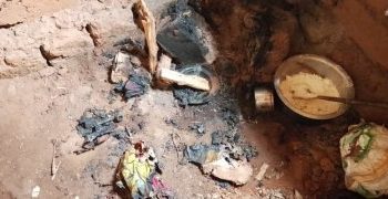 Muhanga: Umukecuru yaguye mu ziko ari gusonga ubugari ahita ahasiga ubuzima