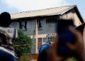 Polisi yataye muri yombi abanyeshuri 8 bakekwaho gutwika amacumbi bararagamo, hagapfa 16