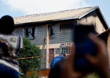 Polisi yataye muri yombi abanyeshuri 8 bakekwaho gutwika amacumbi bararagamo, hagapfa 16