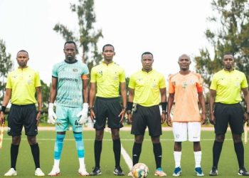 FERWAFA yafatiye ibihano umusifizi wakubise umukinnyi wa Mukura VS umugeri