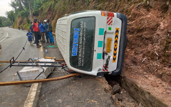 Rutsiro: Abantu 9 bakomerekeye mu mpanuka ya Minibus na Coaster, umwe ahita ahasiga ubuzima