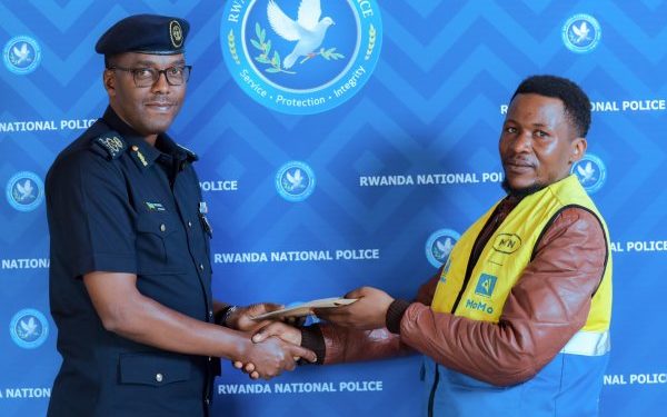 Amafaranga yarangishwaga na Polisi yabonye nyirayo