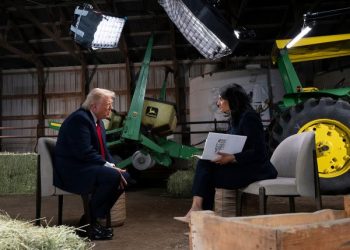 Donald Trump yananiwe kwihanganira ibibazo yahatwaga n’umunyamakuru ahitamo kwivumbura ava mu kiganiro kitarangiye